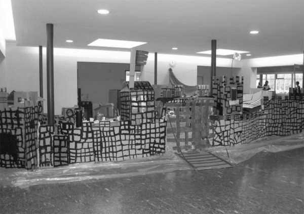 fertiggestellte Burg (Bild: Studienwoche “Wir bauen eine Burg”)