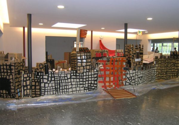 fertiggestellte Burg (Bild: Studienwoche “Wir bauen eine Burg”)