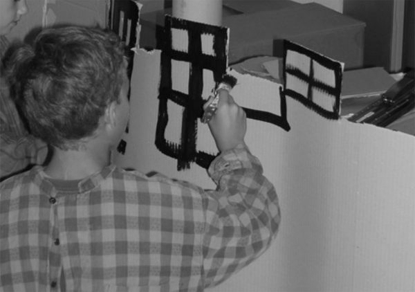 Burg anmalen (Bild: Studienwoche “Wir bauen eine Burg”)