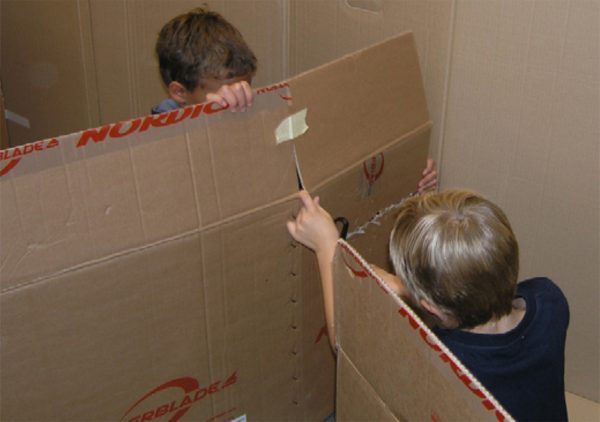 Burg bauen (Bild: Studienwoche “Wir bauen eine Burg”)