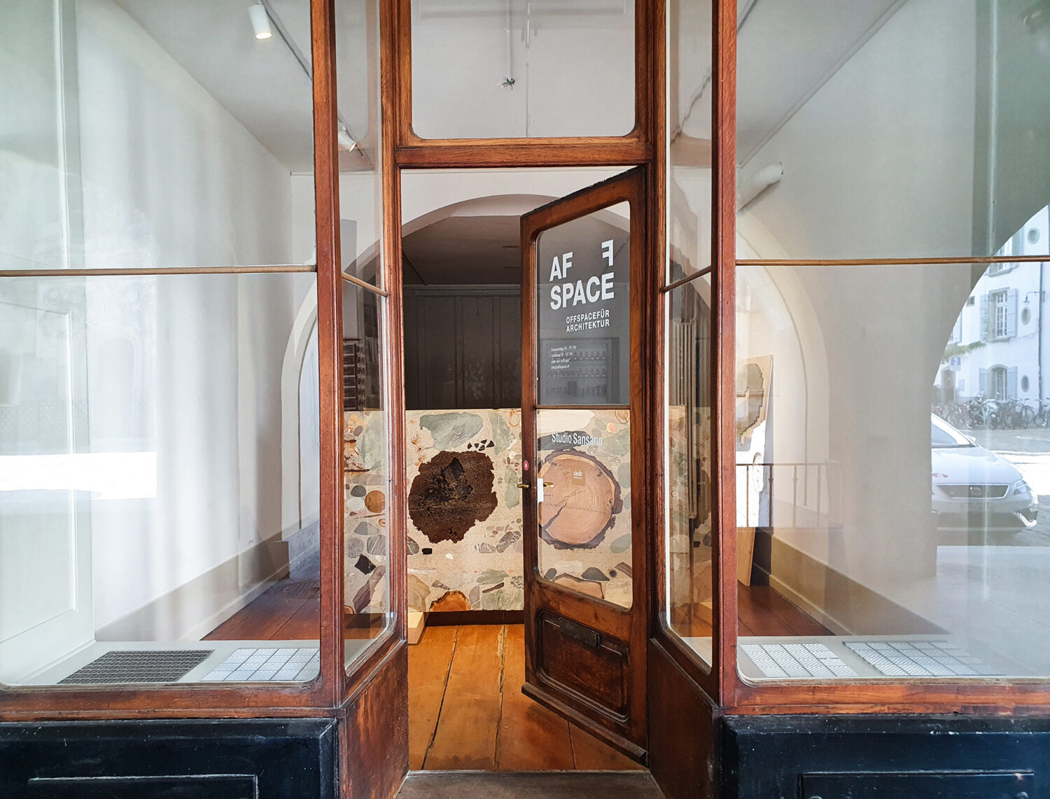 Drei Disziplinen im Austausch: Die Ausstellung «Eingiessen» mit Katja Schenker, pool Architekten und Emanuel Tschumi. (Bild: Affspace)